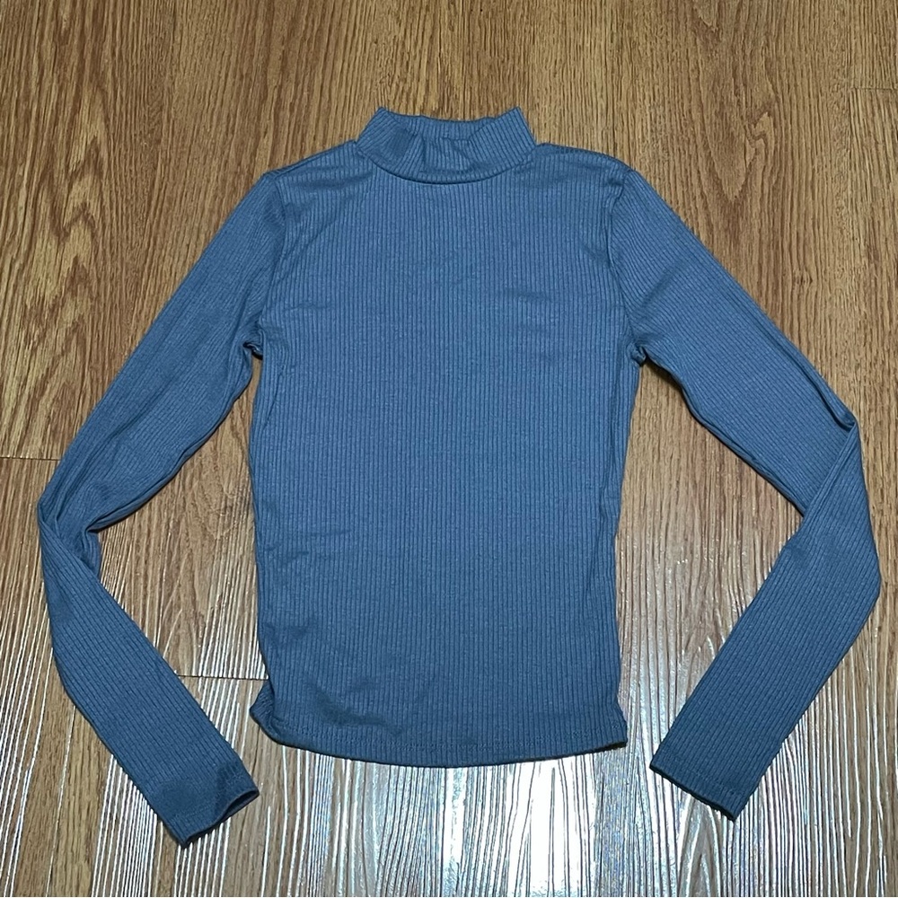 Tilly’s blue mock long sleeve
